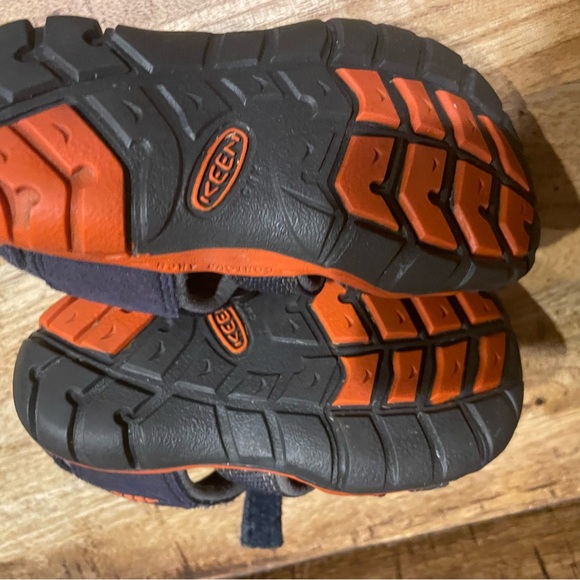- Toddler size 7 keen water sandal - Picture 3 of 7